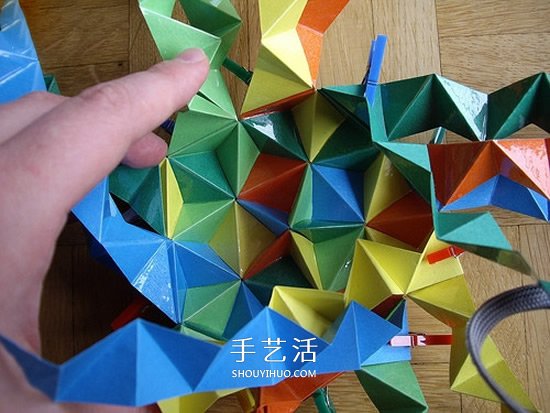 纸球的折法步骤图片 折纸彩球的详细步骤图(图15) 纸球的折法步骤图片 折纸彩球的详细步骤图(图15)