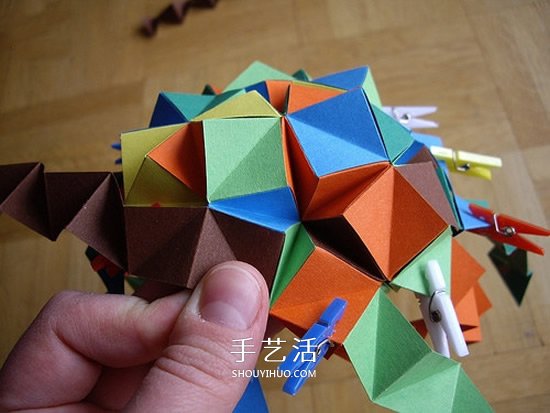 纸球的折法步骤图片 折纸彩球的详细步骤图(图18) 纸球的折法步骤图片 折纸彩球的详细步骤图(图18)