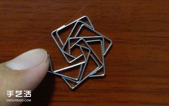 订书钉玫瑰花制作图解 用订书钉做玫瑰的步骤(图13) 订书钉玫瑰花制作图解 用订书钉做玫瑰的步骤(图13)