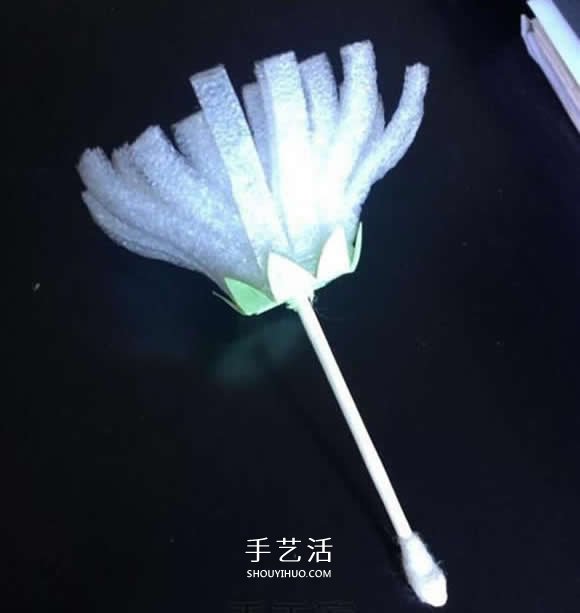 泡沫纸手工制作菊花 简单泡沫纸菊花的做法(图9) 泡沫纸手工制作菊花 简单泡沫纸菊花的做法(图9)