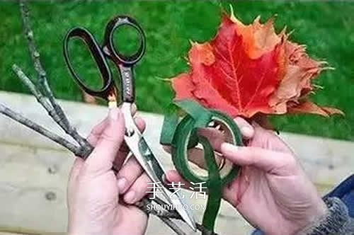 落叶制作玫瑰花图解 枫叶玫瑰花的做法步骤(图2) 落叶制作玫瑰花图解 枫叶玫瑰花的做法步骤(图2)