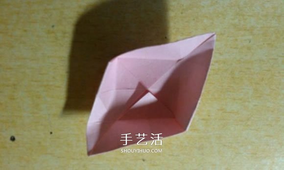 镂空纸花球怎么折图解 简单手工花球的折法(图6) 镂空纸花球怎么折图解 简单手工花球的折法(图6)
