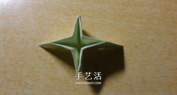 镂空纸花球怎么折图解 简单手工花球的折法(图8) 镂空纸花球怎么折图解 简单手工花球的折法(图8)