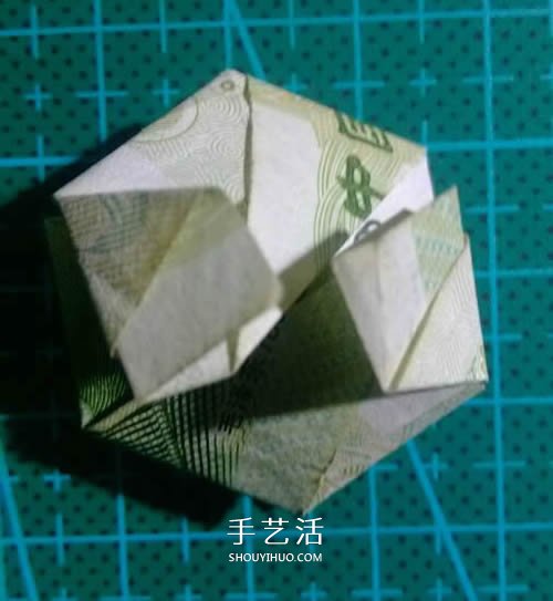 六角徽章的折法图解 一元纸币折纸六角徽章(图18) 六角徽章的折法图解 一元纸币折纸六角徽章(图18)