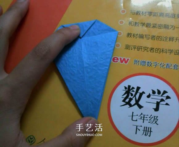 人字拖的折法图解教程 折纸人字拖鞋的方法步骤(图3) 人字拖的折法图解教程 折纸人字拖鞋的方法步骤(图3)