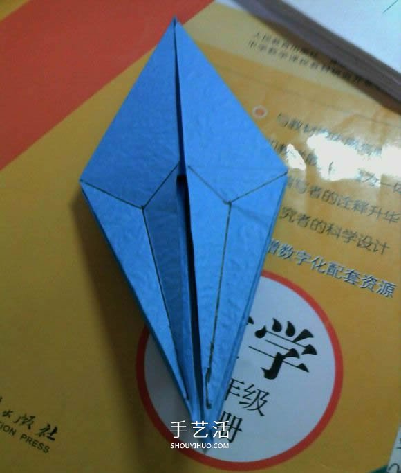 人字拖的折法图解教程 折纸人字拖鞋的方法步骤(图7) 人字拖的折法图解教程 折纸人字拖鞋的方法步骤(图7)