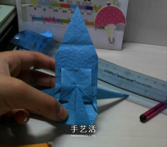 人字拖的折法图解教程 折纸人字拖鞋的方法步骤(图12) 人字拖的折法图解教程 折纸人字拖鞋的方法步骤(图12)
