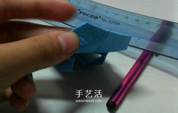 人字拖的折法图解教程 折纸人字拖鞋的方法步骤(图15) 人字拖的折法图解教程 折纸人字拖鞋的方法步骤(图15)