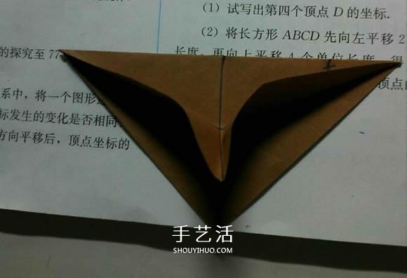 人字拖的折法图解教程 折纸人字拖鞋的方法步骤(图19) 人字拖的折法图解教程 折纸人字拖鞋的方法步骤(图19)