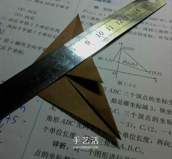 人字拖的折法图解教程 折纸人字拖鞋的方法步骤(图20) 人字拖的折法图解教程 折纸人字拖鞋的方法步骤(图20)