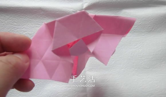 漂亮草帽子的折法图解 折纸花草帽的方法步骤(图5) 漂亮草帽子的折法图解 折纸花草帽的方法步骤(图5)
