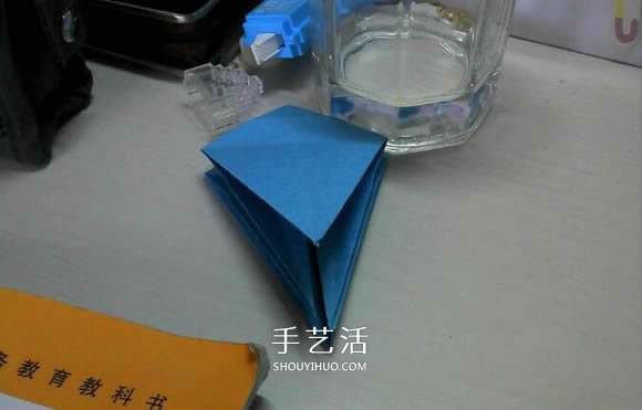 人字拖的折法图解教程 折纸人字拖鞋的方法步骤(图2) 人字拖的折法图解教程 折纸人字拖鞋的方法步骤(图2)