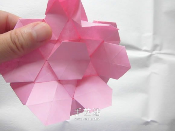 漂亮草帽子的折法图解 折纸花草帽的方法步骤(图7) 漂亮草帽子的折法图解 折纸花草帽的方法步骤(图7)