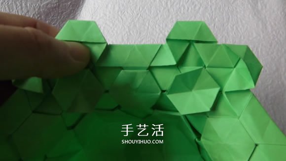 漂亮草帽子的折法图解 折纸花草帽的方法步骤(图24) 漂亮草帽子的折法图解 折纸花草帽的方法步骤(图24)