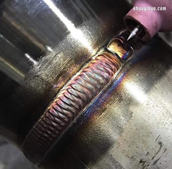 利用焊接工艺在金属管上烧出一圈魔幻彩虹(图2) 利用焊接工艺在金属管上烧出一圈魔幻彩虹(图2)