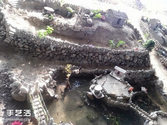 桥下的小人国！68岁阿伯“捡来”的怀旧村落(图3)
