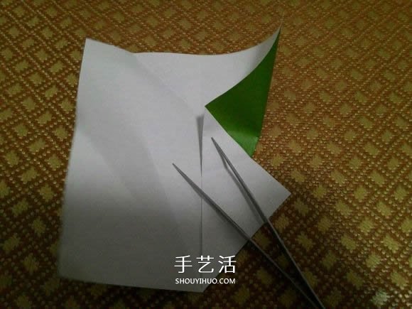 圣诞老人折纸步骤图解 纸折圣诞老人怎么折(图6)