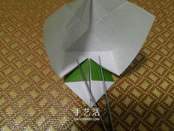 圣诞老人折纸步骤图解 纸折圣诞老人怎么折(图16)