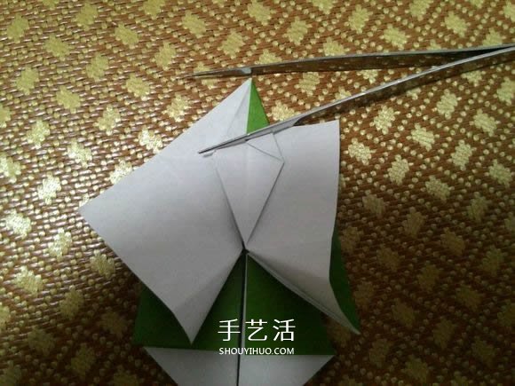 圣诞老人折纸步骤图解 纸折圣诞老人怎么折(图26)