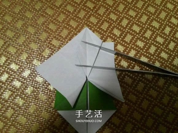 圣诞老人折纸步骤图解 纸折圣诞老人怎么折(图25)
