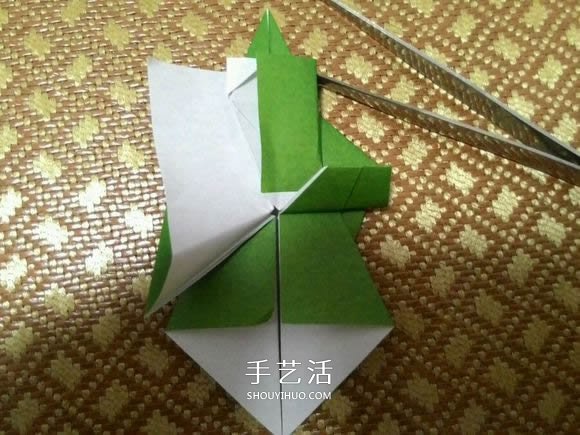 圣诞老人折纸步骤图解 纸折圣诞老人怎么折(图29)