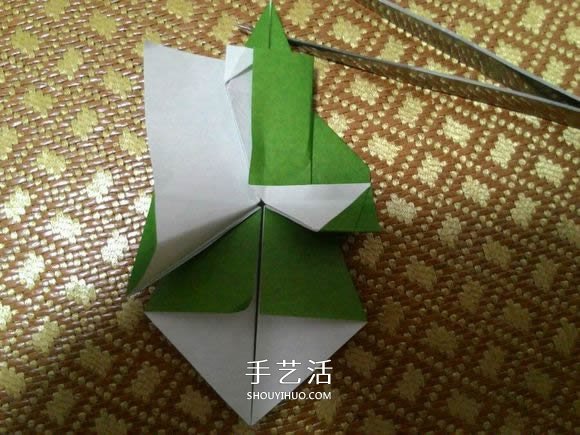 圣诞老人折纸步骤图解 纸折圣诞老人怎么折(图30)