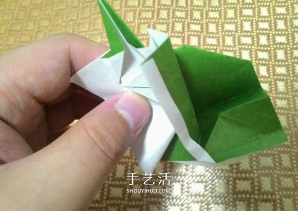 圣诞老人折纸步骤图解 纸折圣诞老人怎么折(图32)