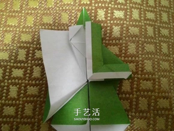 圣诞老人折纸步骤图解 纸折圣诞老人怎么折(图34)