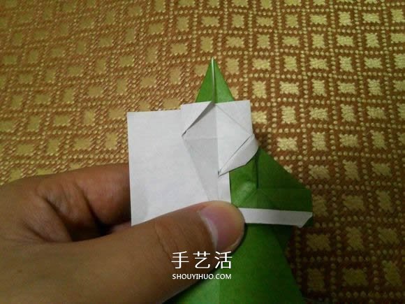 圣诞老人折纸步骤图解 纸折圣诞老人怎么折(图37)