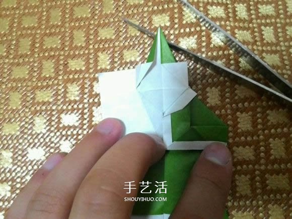 圣诞老人折纸步骤图解 纸折圣诞老人怎么折(图40)