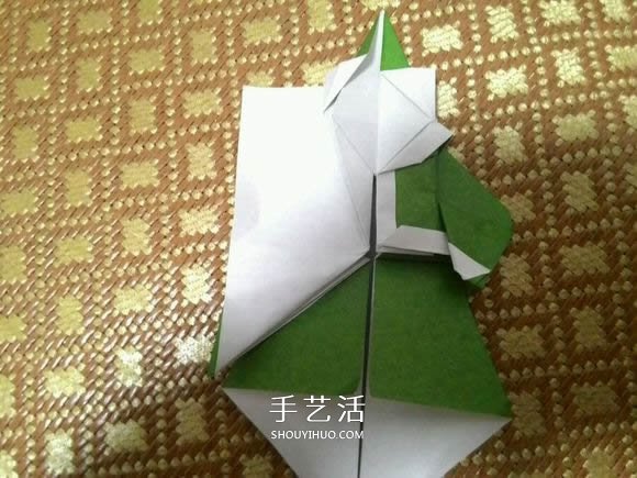 圣诞老人折纸步骤图解 纸折圣诞老人怎么折(图42)