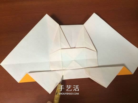 复杂立体跑车的折法 详细折纸跑车图解步骤(图23) 复杂立体跑车的折法 详细折纸跑车图解步骤(图23)