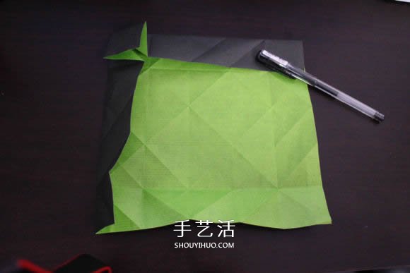 耐克标志的折纸方法 怎么折NIKE标志的图解(图4) 耐克标志的折纸方法 怎么折NIKE标志的图解(图4)