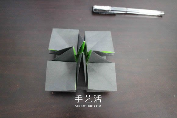 耐克标志的折纸方法 怎么折NIKE标志的图解(图6) 耐克标志的折纸方法 怎么折NIKE标志的图解(图6)