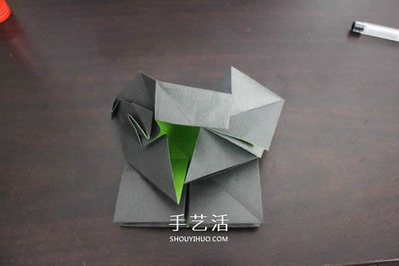 耐克标志的折纸方法 怎么折NIKE标志的图解(图19) 耐克标志的折纸方法 怎么折NIKE标志的图解(图19)