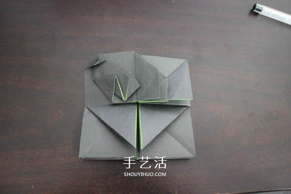 耐克标志的折纸方法 怎么折NIKE标志的图解(图20) 耐克标志的折纸方法 怎么折NIKE标志的图解(图20)