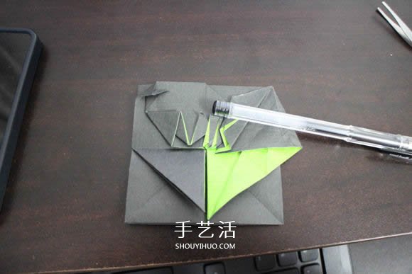 耐克标志的折纸方法 怎么折NIKE标志的图解(图23) 耐克标志的折纸方法 怎么折NIKE标志的图解(图23)