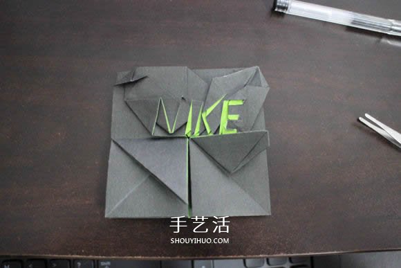 耐克标志的折纸方法 怎么折NIKE标志的图解(图27) 耐克标志的折纸方法 怎么折NIKE标志的图解(图27)