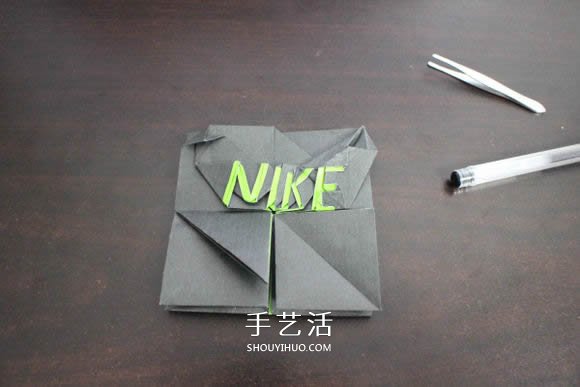 耐克标志的折纸方法 怎么折NIKE标志的图解(图30) 耐克标志的折纸方法 怎么折NIKE标志的图解(图30)