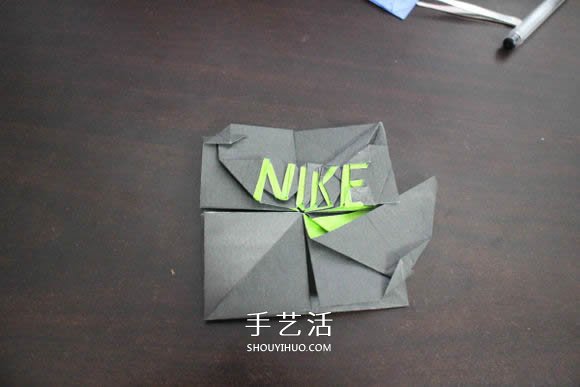 耐克标志的折纸方法 怎么折NIKE标志的图解(图34) 耐克标志的折纸方法 怎么折NIKE标志的图解(图34)
