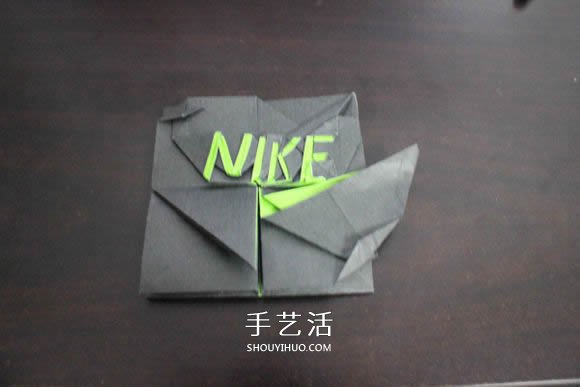 耐克标志的折纸方法 怎么折NIKE标志的图解(图33) 耐克标志的折纸方法 怎么折NIKE标志的图解(图33)