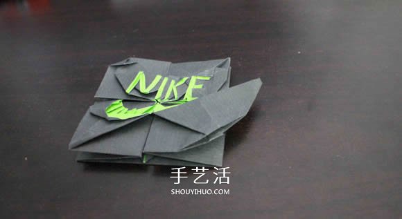 耐克标志的折纸方法 怎么折NIKE标志的图解(图38) 耐克标志的折纸方法 怎么折NIKE标志的图解(图38)