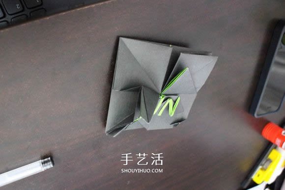 耐克标志的折纸方法 怎么折NIKE标志的图解(图29) 耐克标志的折纸方法 怎么折NIKE标志的图解(图29)
