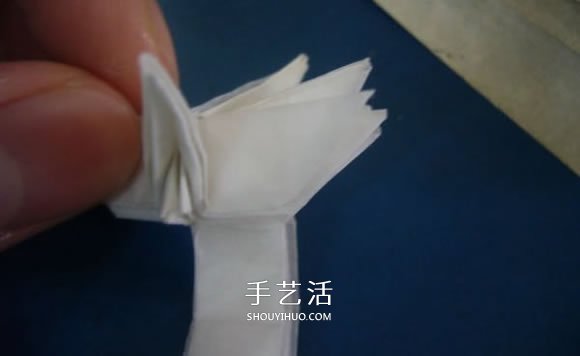 龙头戒指的折纸方法 手工折纸龙头戒图解教程(图14) 龙头戒指的折纸方法 手工折纸龙头戒图解教程(图14)