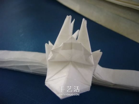 龙头戒指的折纸方法 手工折纸龙头戒图解教程(图17) 龙头戒指的折纸方法 手工折纸龙头戒图解教程(图17)