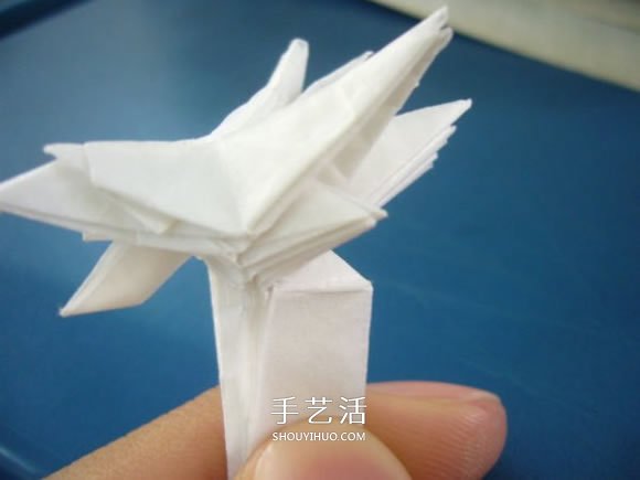 龙头戒指的折纸方法 手工折纸龙头戒图解教程(图20) 龙头戒指的折纸方法 手工折纸龙头戒图解教程(图20)