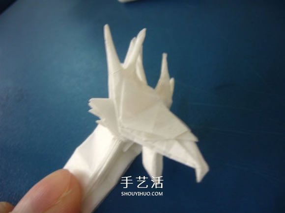 龙头戒指的折纸方法 手工折纸龙头戒图解教程(图23) 龙头戒指的折纸方法 手工折纸龙头戒图解教程(图23)