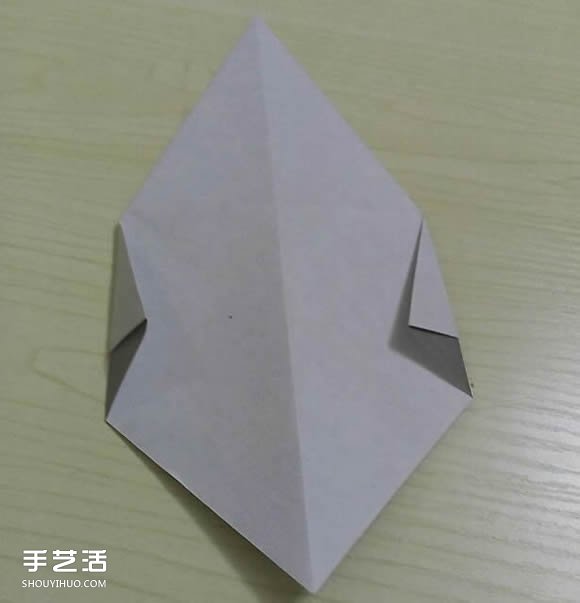 折纸折叠小刀的折法 手工折可折叠弹簧刀图解(图8) 折纸折叠小刀的折法 手工折可折叠弹簧刀图解(图8)