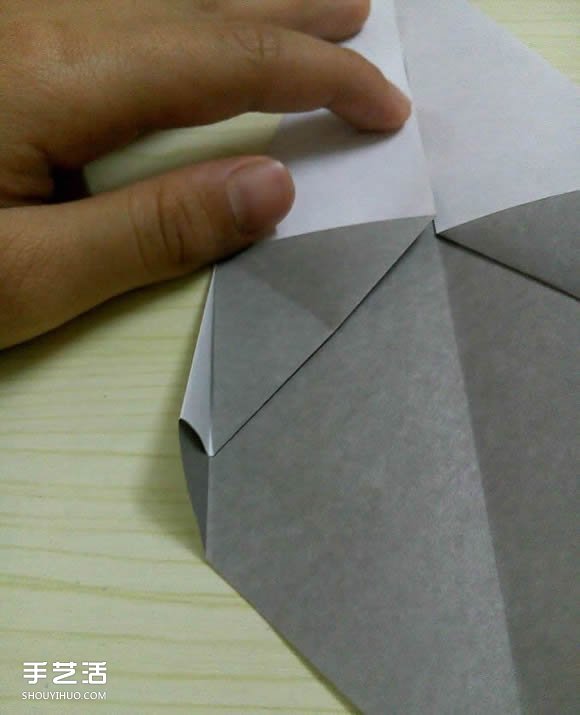 折纸折叠小刀的折法 手工折可折叠弹簧刀图解(图6) 折纸折叠小刀的折法 手工折可折叠弹簧刀图解(图6)
