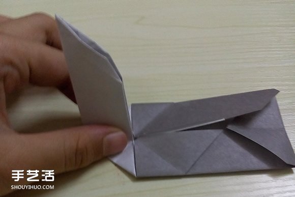 折纸折叠小刀的折法 手工折可折叠弹簧刀图解(图11) 折纸折叠小刀的折法 手工折可折叠弹簧刀图解(图11)